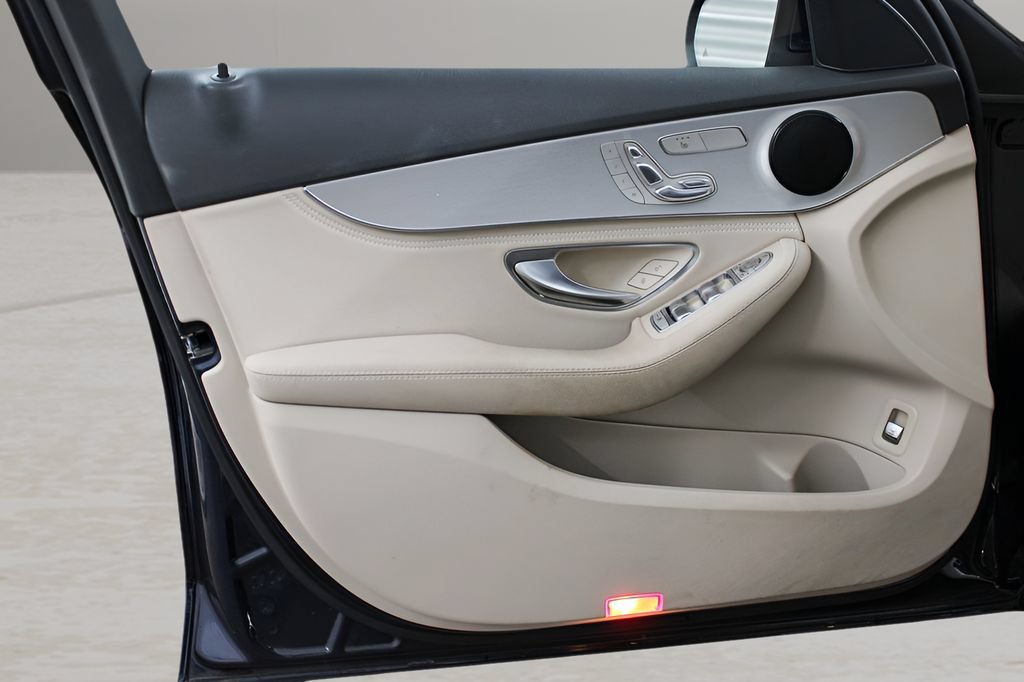Used 2016 Mercedes-Benz C 300 4MATIC Sedan image 12