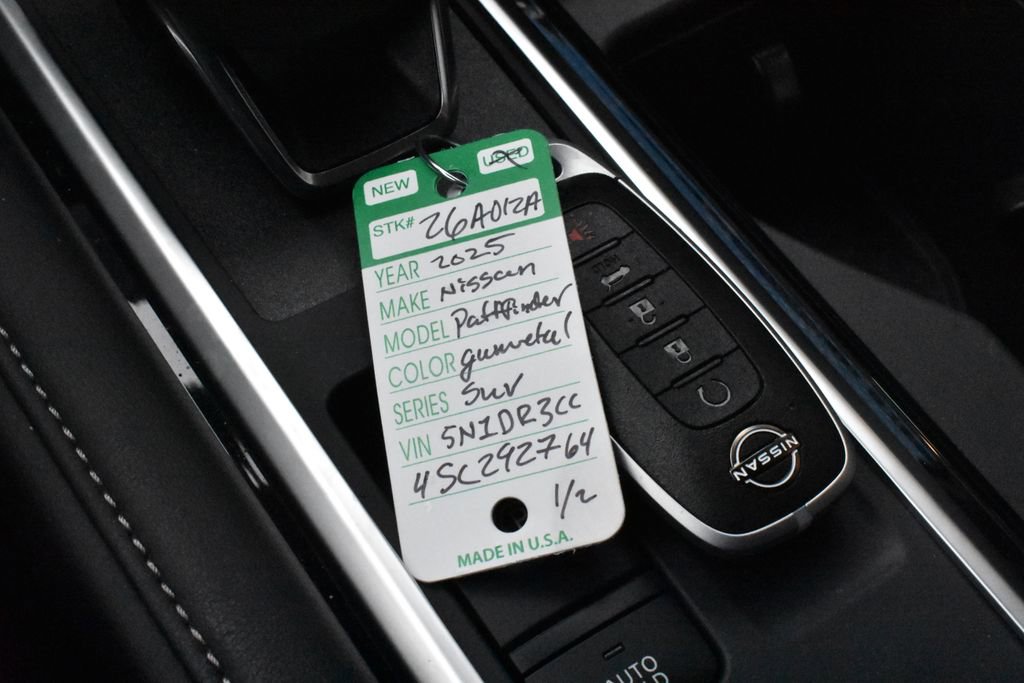 Used 2025 Nissan Pathfinder SL AWD/4WD image 39