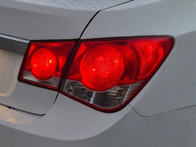 Used 2014 Chevrolet Cruze LS FWD image 14