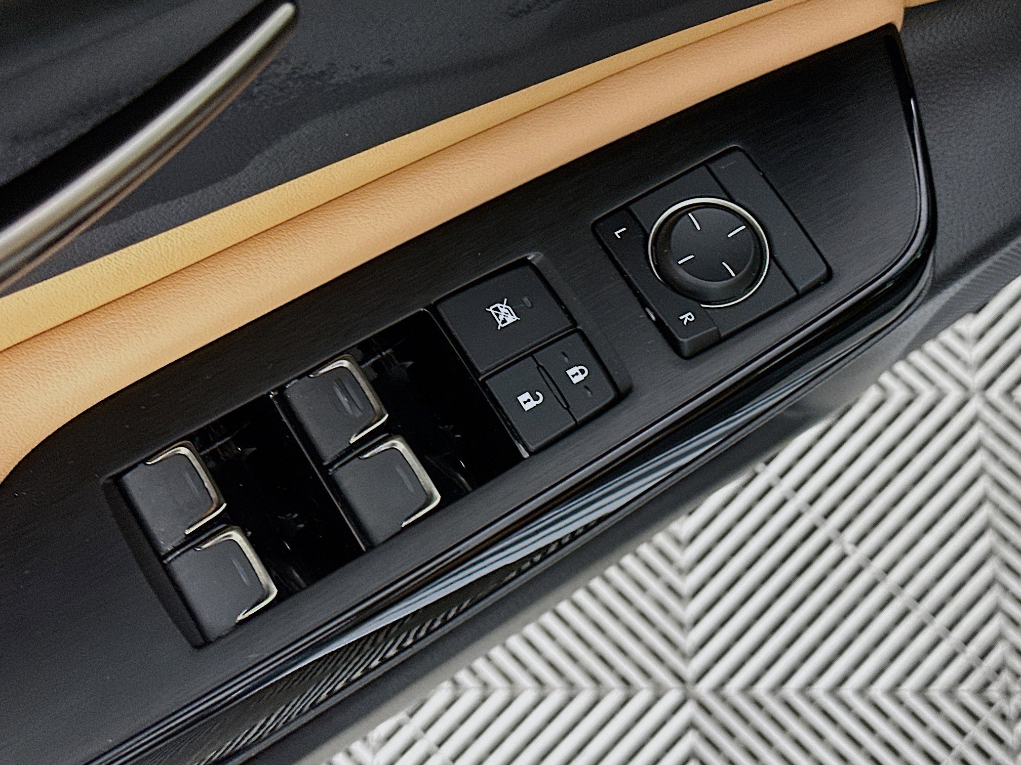 Certified 2025 Lexus ES 350 image 18