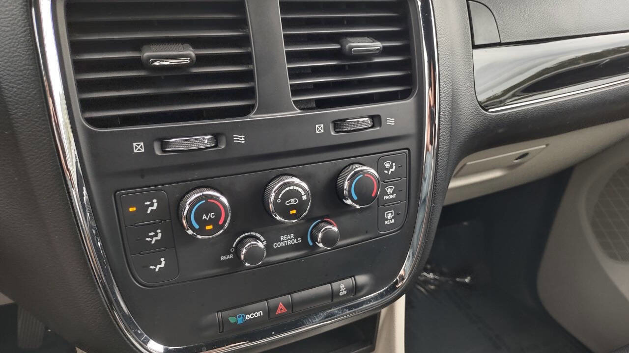 Used 2019 Dodge Grand Caravan SXT image 24