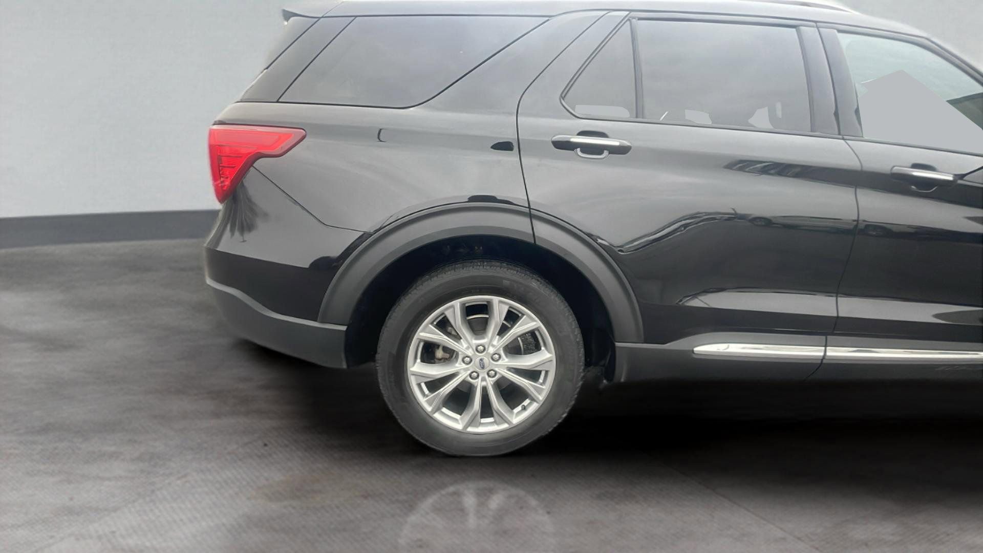 Used 2020 Ford Explorer Limited image 23