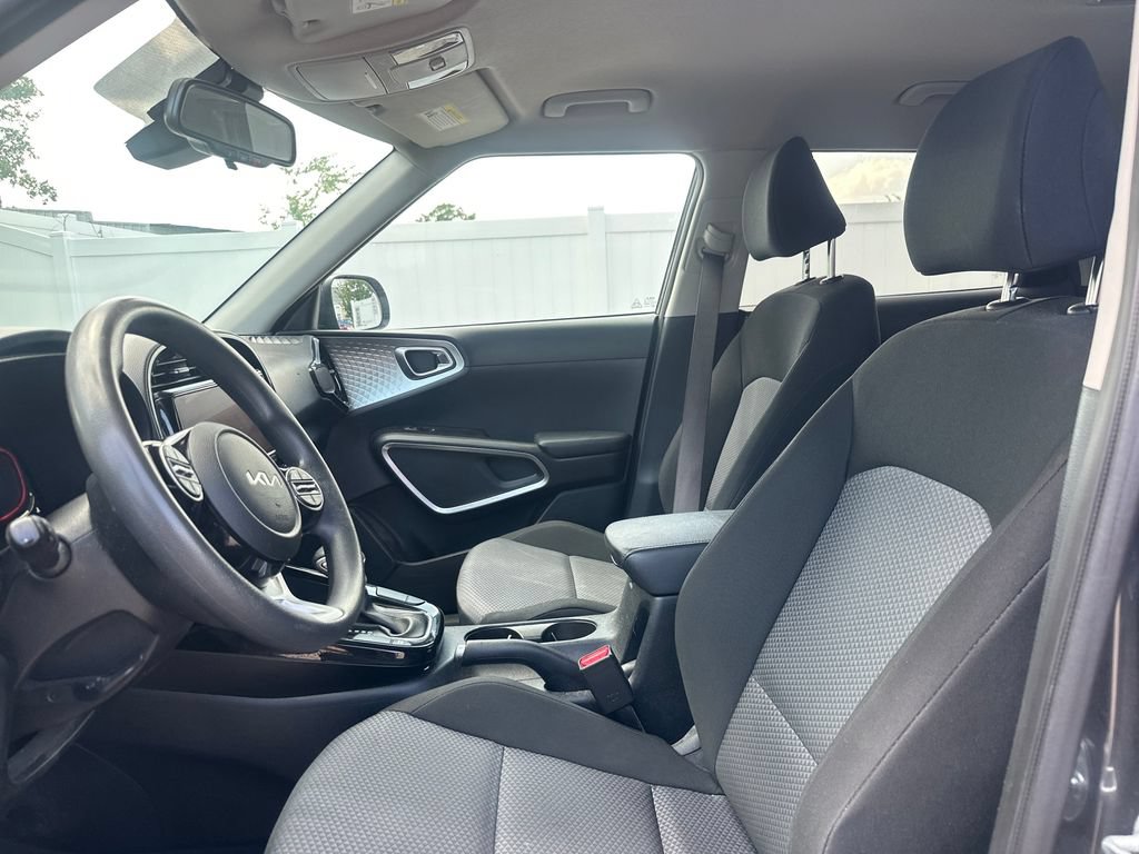Used 2023 Kia Soul S FWD image 11
