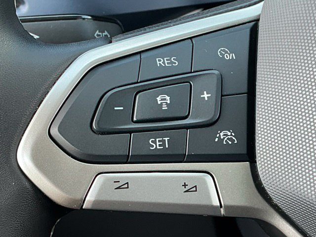 Certified 2024 Volkswagen Taos SE w/ Panoramic Sunroof Package AWD/4WD image 30