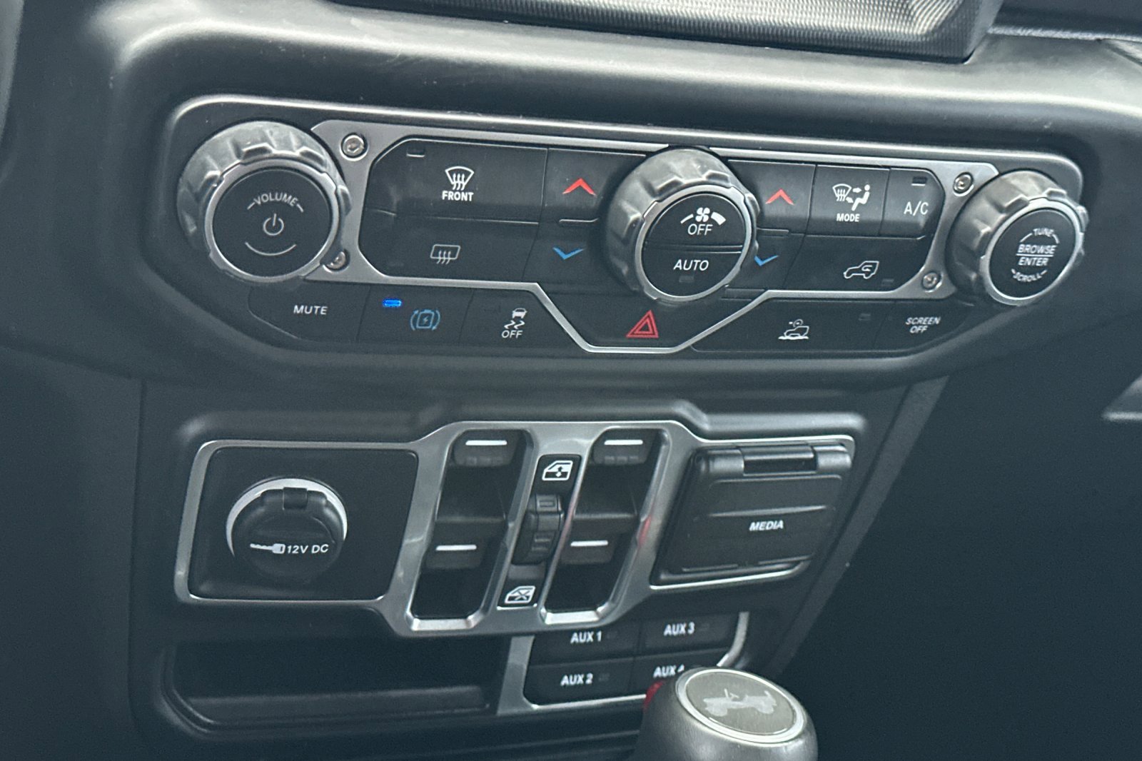 Used 2022 Jeep Wrangler Unlimited Sahara image 23