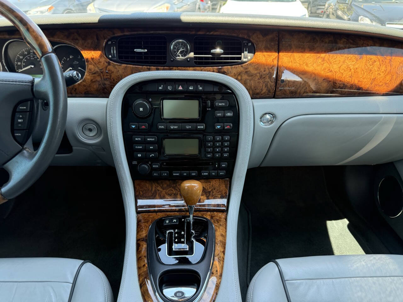 Used 2008 Jaguar XJ8 RWD image 18