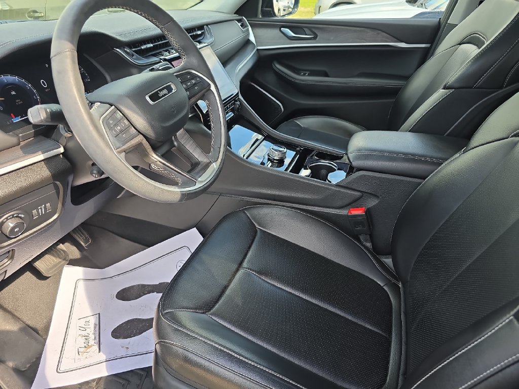 Used 2023 Jeep Grand Cherokee Limited w/ Luxury Tech Group II AWD/4WD image 13