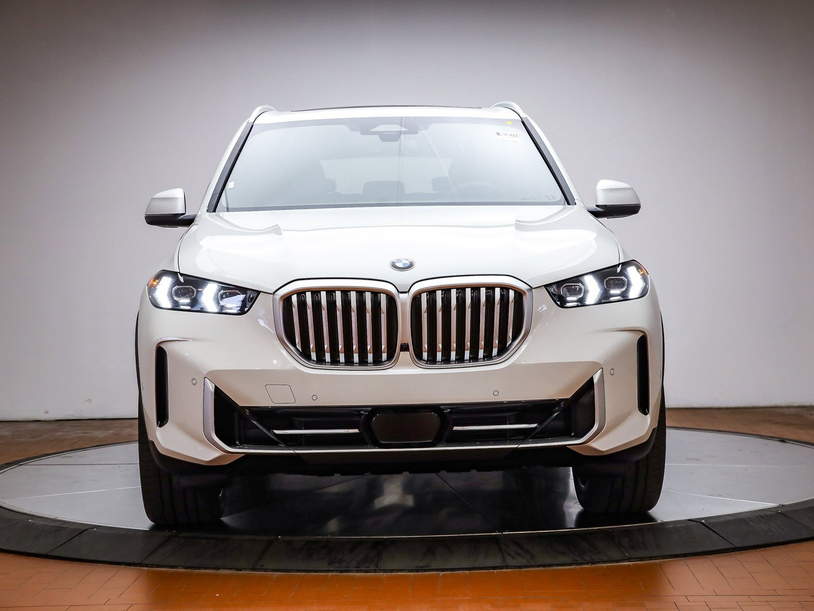 New 2026 BMW X5 sDrive40i w/ Premium Package image 2