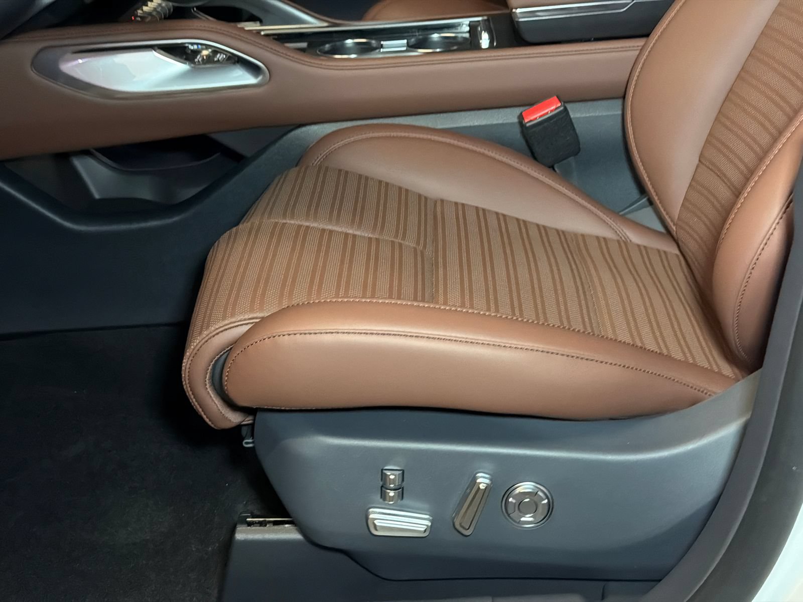 New 2026 Lincoln Nautilus Reserve AWD/4WD image 14