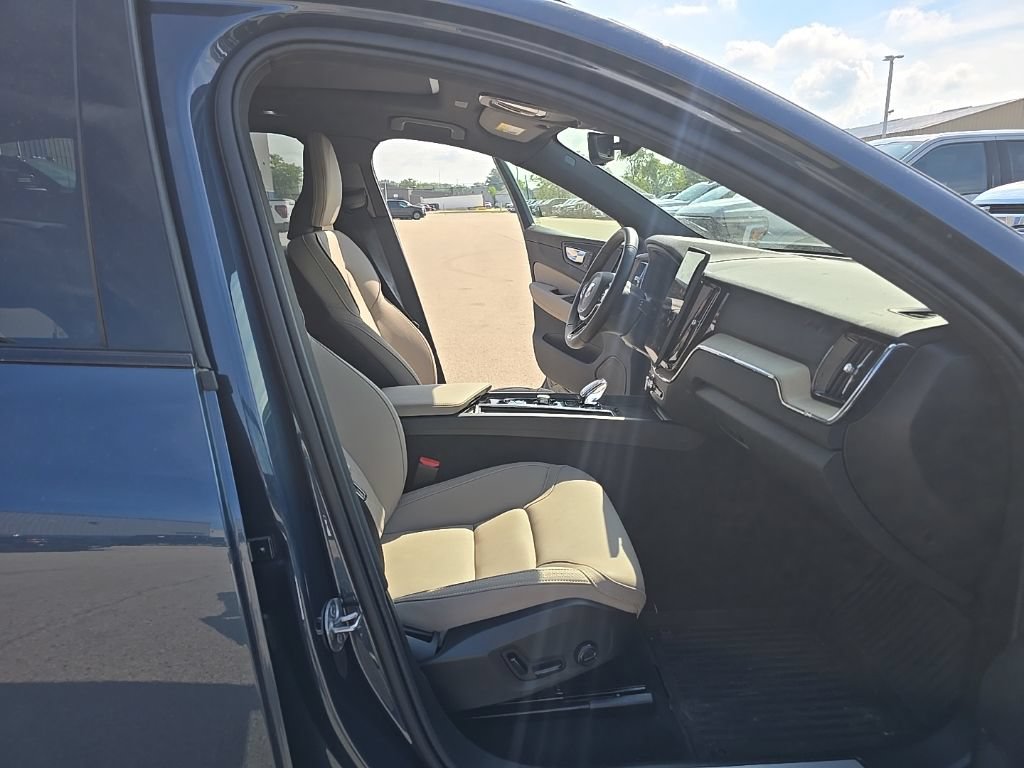 Used 2026 Volvo XC60 B5 Plus w/ Protection Package Premier AWD/4WD image 16