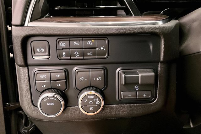 Used 2025 Chevrolet Suburban LT w/ Comfort Package AWD/4WD image 38