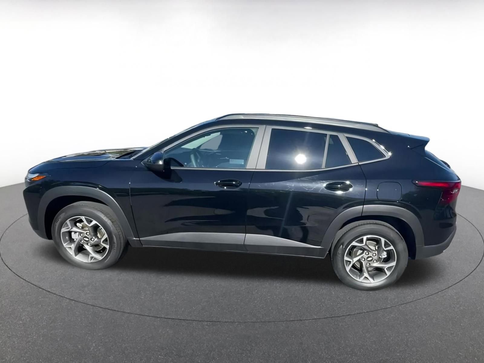 Used 2025 Chevrolet Trax LT image 9