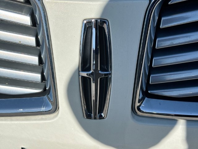 Used 2013 Lincoln MKZ FWD image 32