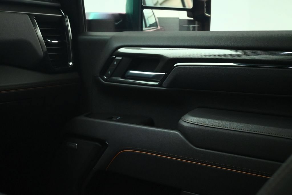 Used 2025 GMC Sierra 2500 AT4 w/ AT4 Premium Plus Package AWD/4WD image 45