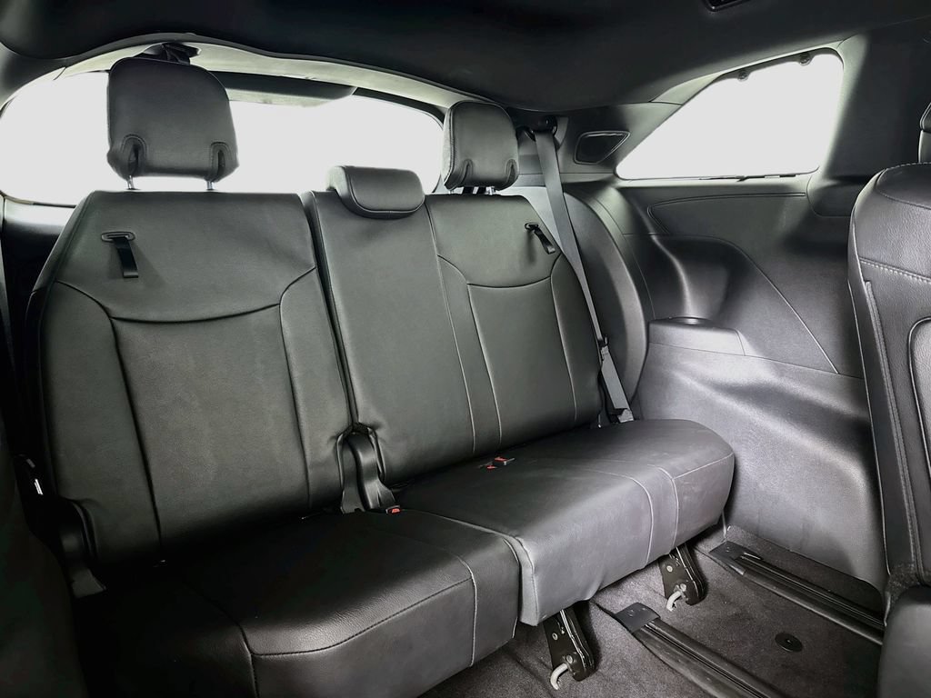 Used 2025 Toyota Sienna Platinum AWD/4WD image 30