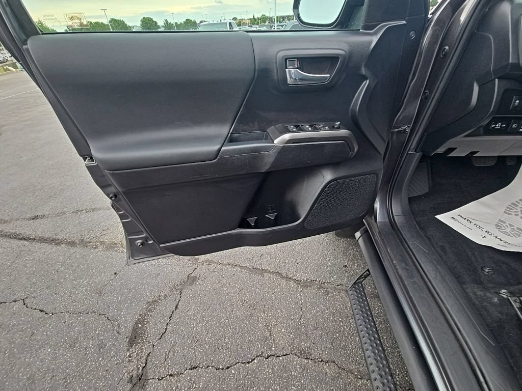 Used 2021 Toyota Tacoma TRD Sport AWD/4WD image 15