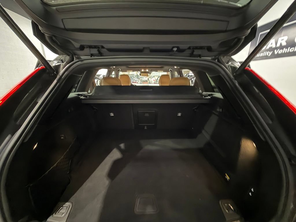 Used 2019 Volvo XC60 T6 Momentum w/ Advanced Package AWD/4WD image 43