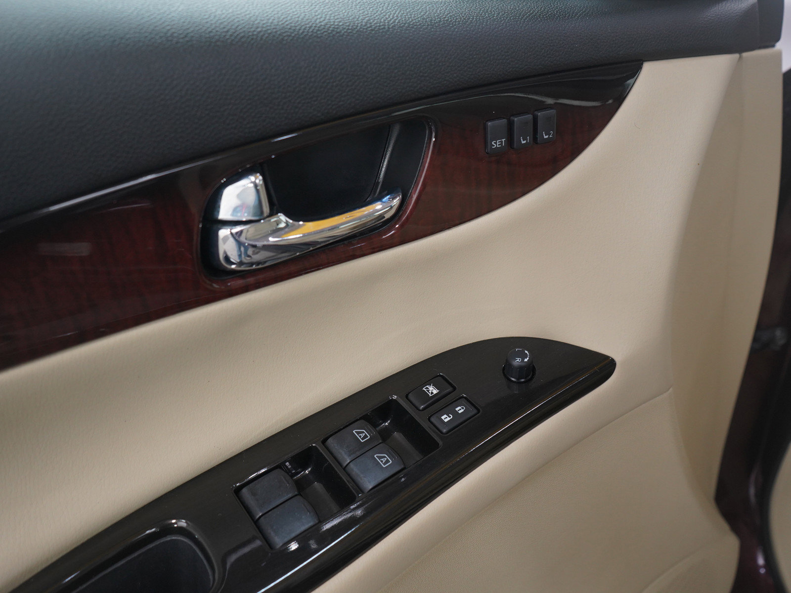 Used 2017 INFINITI QX50 AWD w/ Premium Plus Package image 20