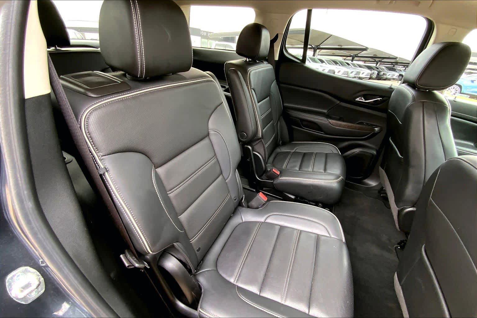 Used 2022 GMC Acadia Denali w/ Denali Technology Package FWD image 16