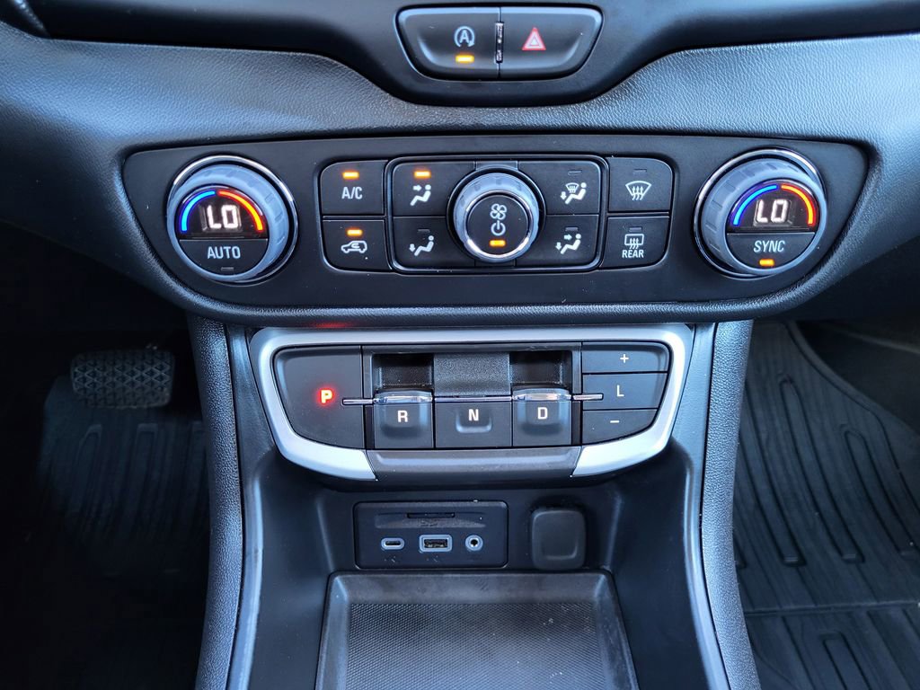 Used 2023 GMC Terrain SLE w/ Driver Convenience Package image 15