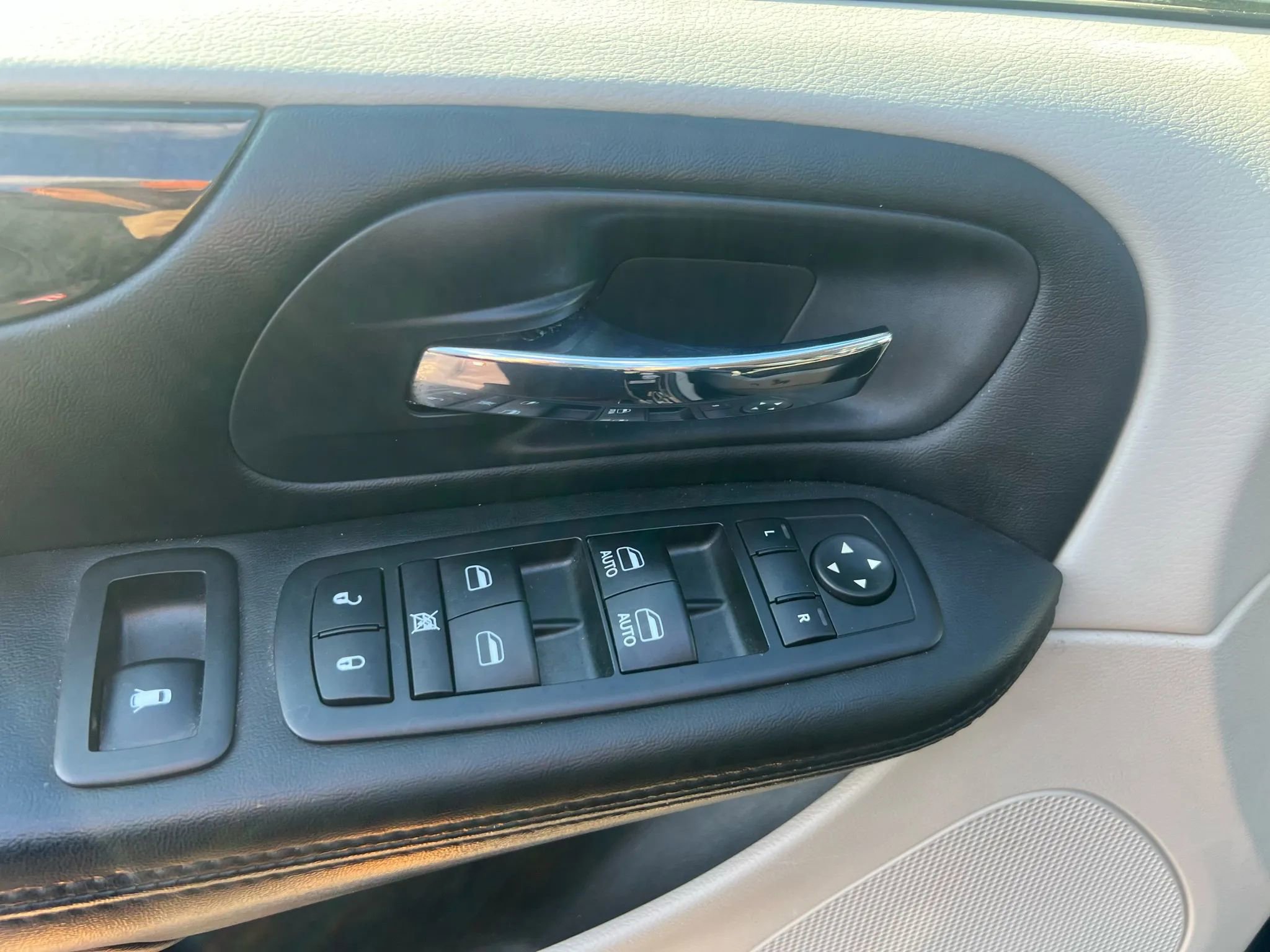 Used 2017 Dodge Grand Caravan SE w/ Power Window Group image 23