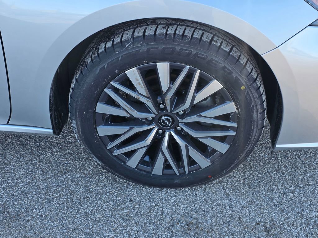 Used 2023 Nissan Altima 2.5 SV image 13