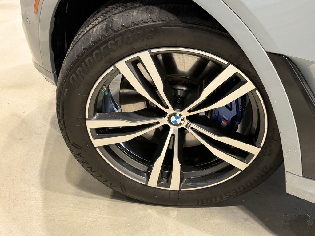 Used 2025 BMW X7 M60i video 4