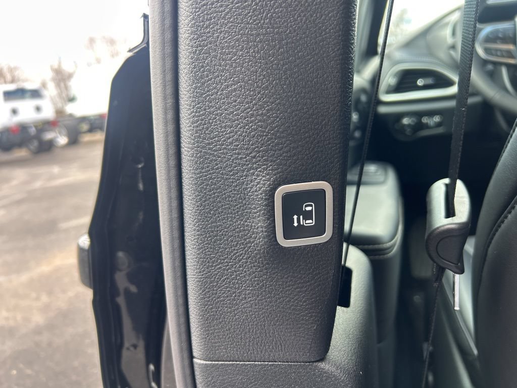 New 2026 Chrysler Pacifica Select FWD image 7