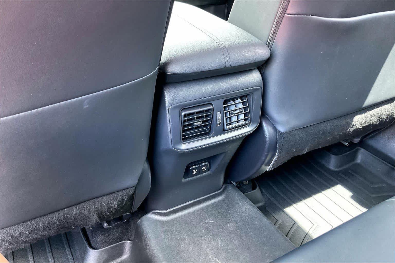Used 2020 Toyota RAV4 XLE Premium FWD image 34