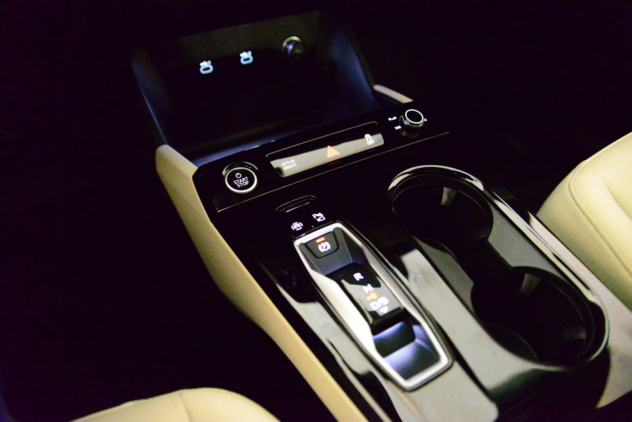 Certified 2025 Audi Q6 e-tron Premium w/ Convenience Package image 29