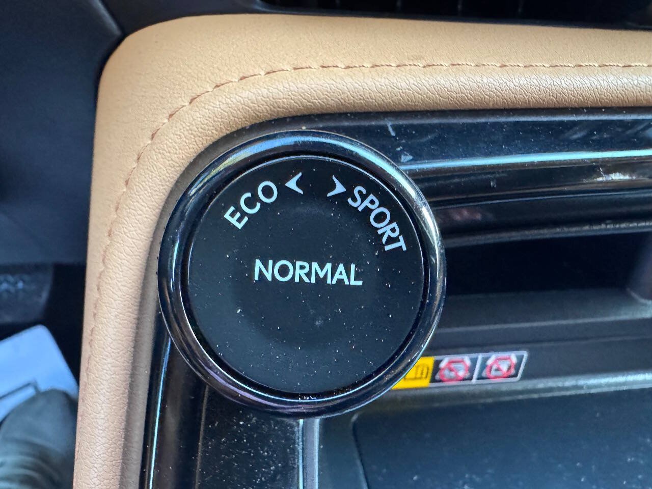 Used 2025 Lexus NX 250 FWD w/ Towing Package (2000 Lbs) image 25