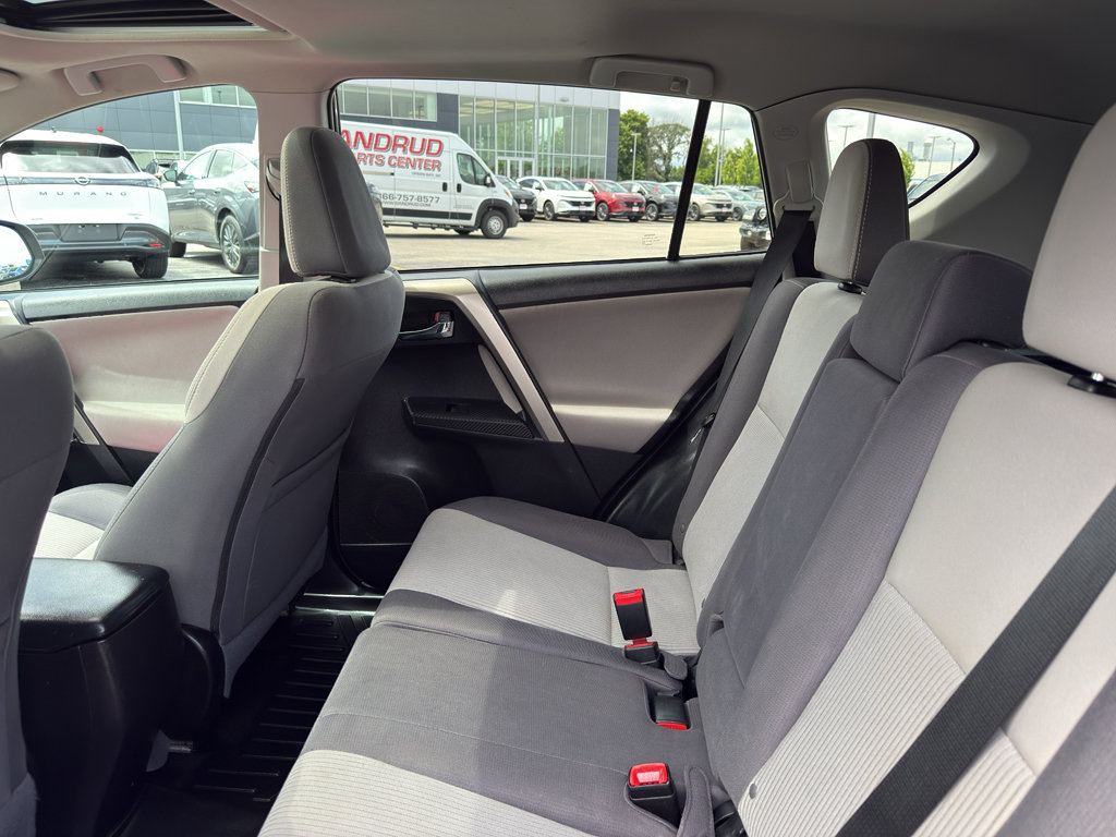 Used 2015 Toyota RAV4 XLE AWD/4WD image 32