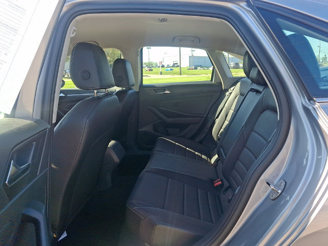 Used 2024 Volkswagen Jetta SE FWD image 13