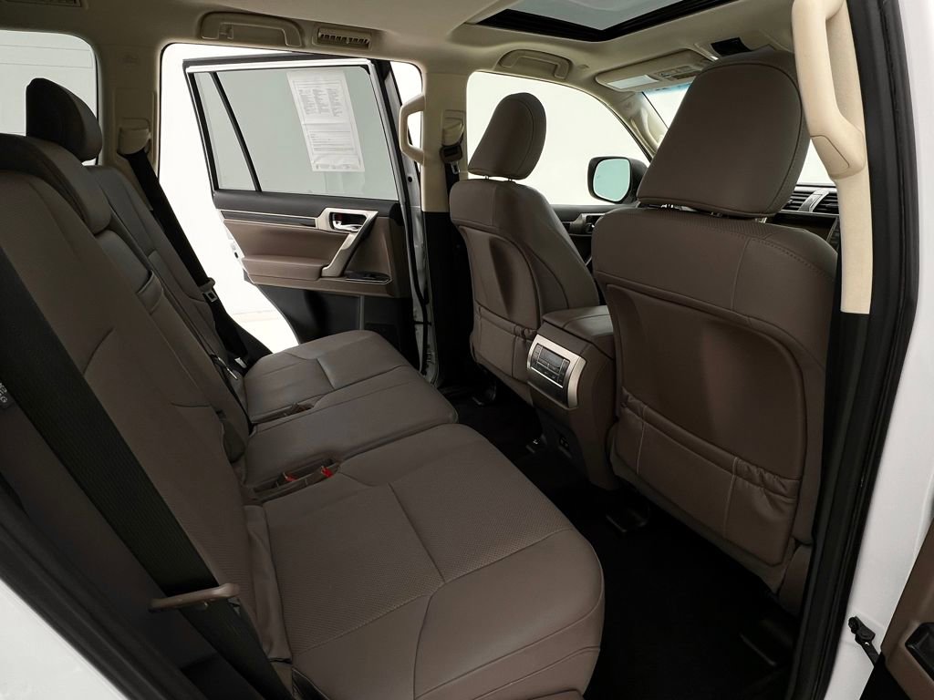 Used 2020 Lexus GX 460 Premium w/ Premium Package image 14