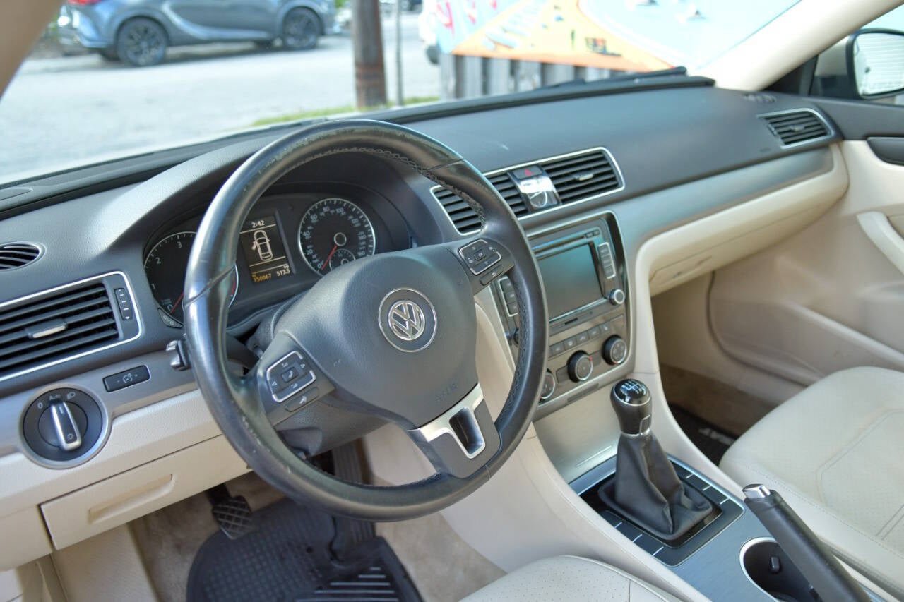 Used 2015 Volkswagen Passat TDI SE FWD image 20
