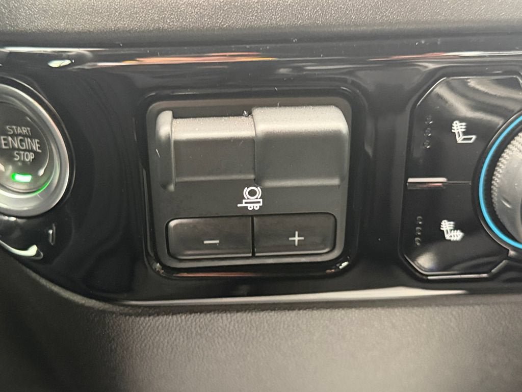 Used 2024 Chevrolet Silverado 1500 RST AWD/4WD image 19