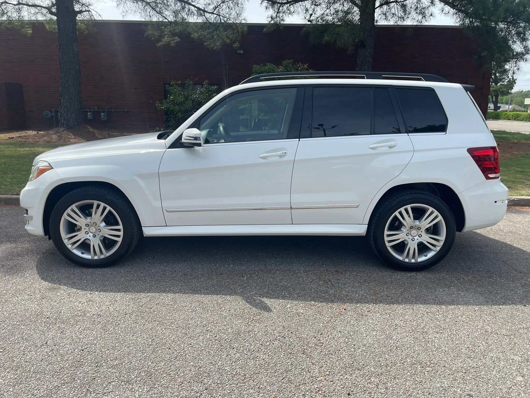 Used 2014 Mercedes-Benz GLK 250 BlueTEC 4MATIC image 2