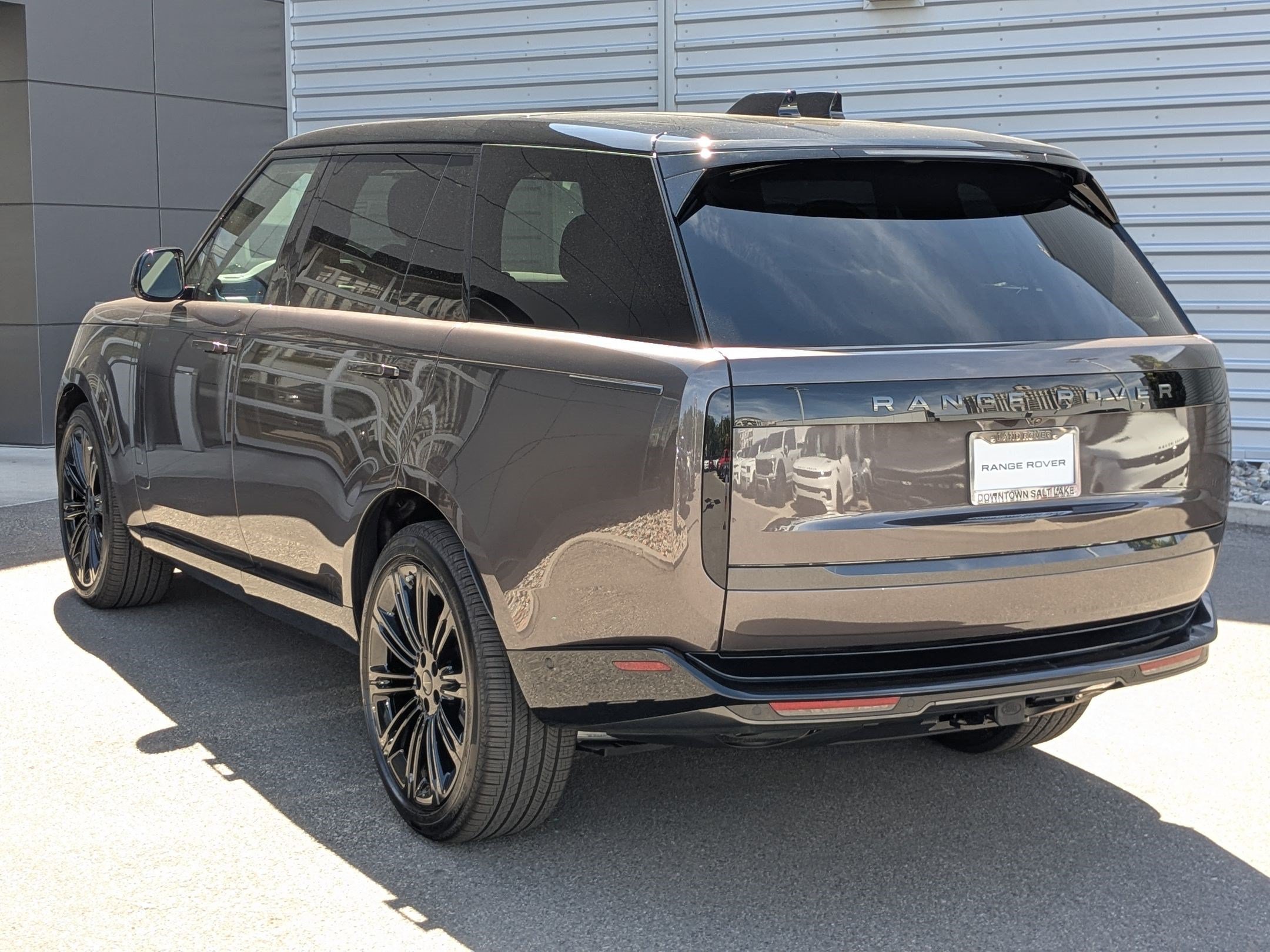 New 2026 Land Rover Range Rover Long Wheelbase SE AWD/4WD image 7
