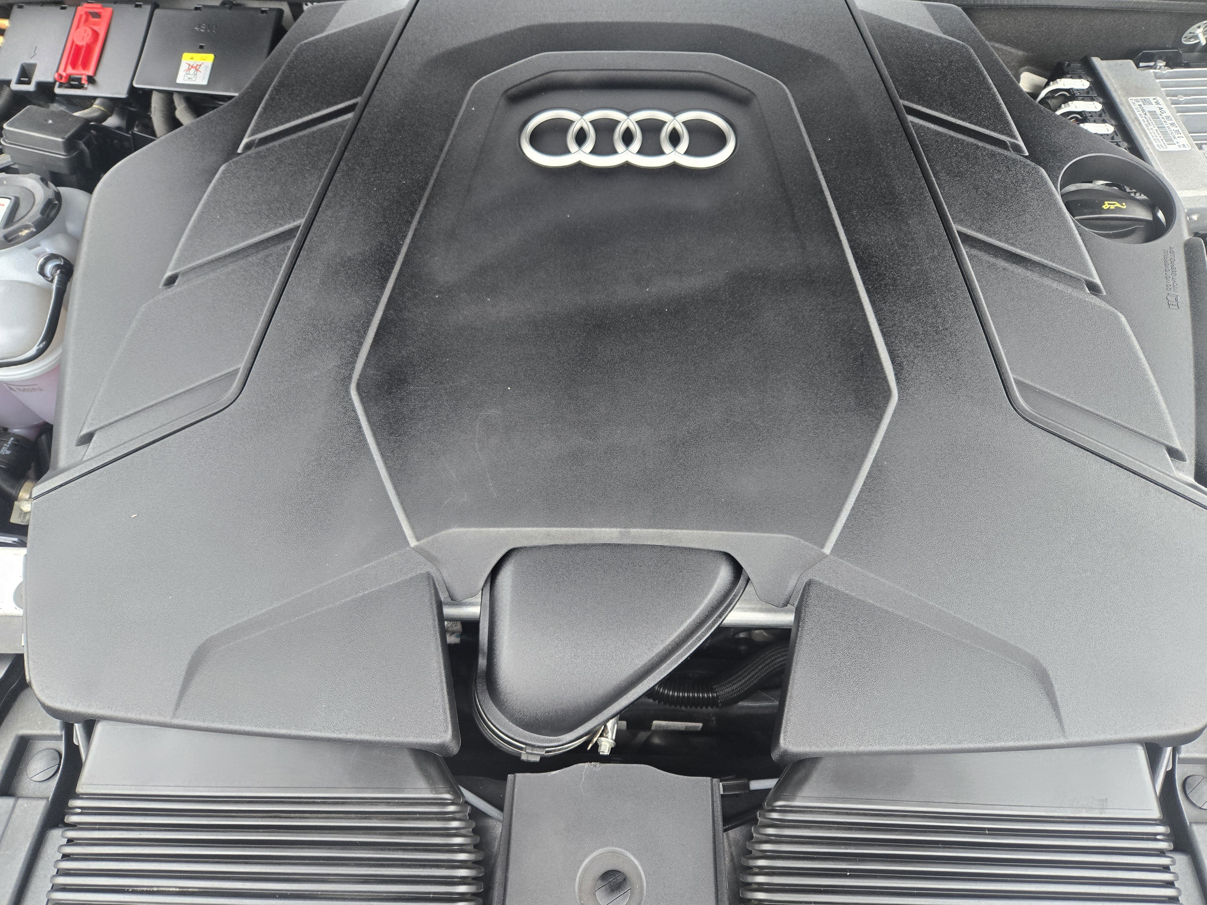 Used 2023 Audi Q8 Premium image 30