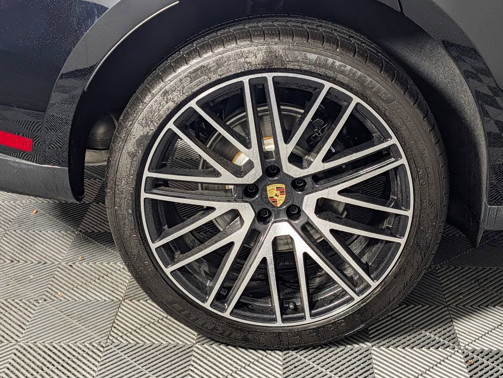 New 2026 Porsche Macan image 13