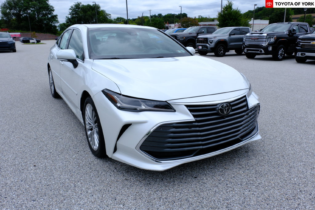 Used 2020 Toyota Avalon Limited w/ Advanced Safety Package FWD image 1