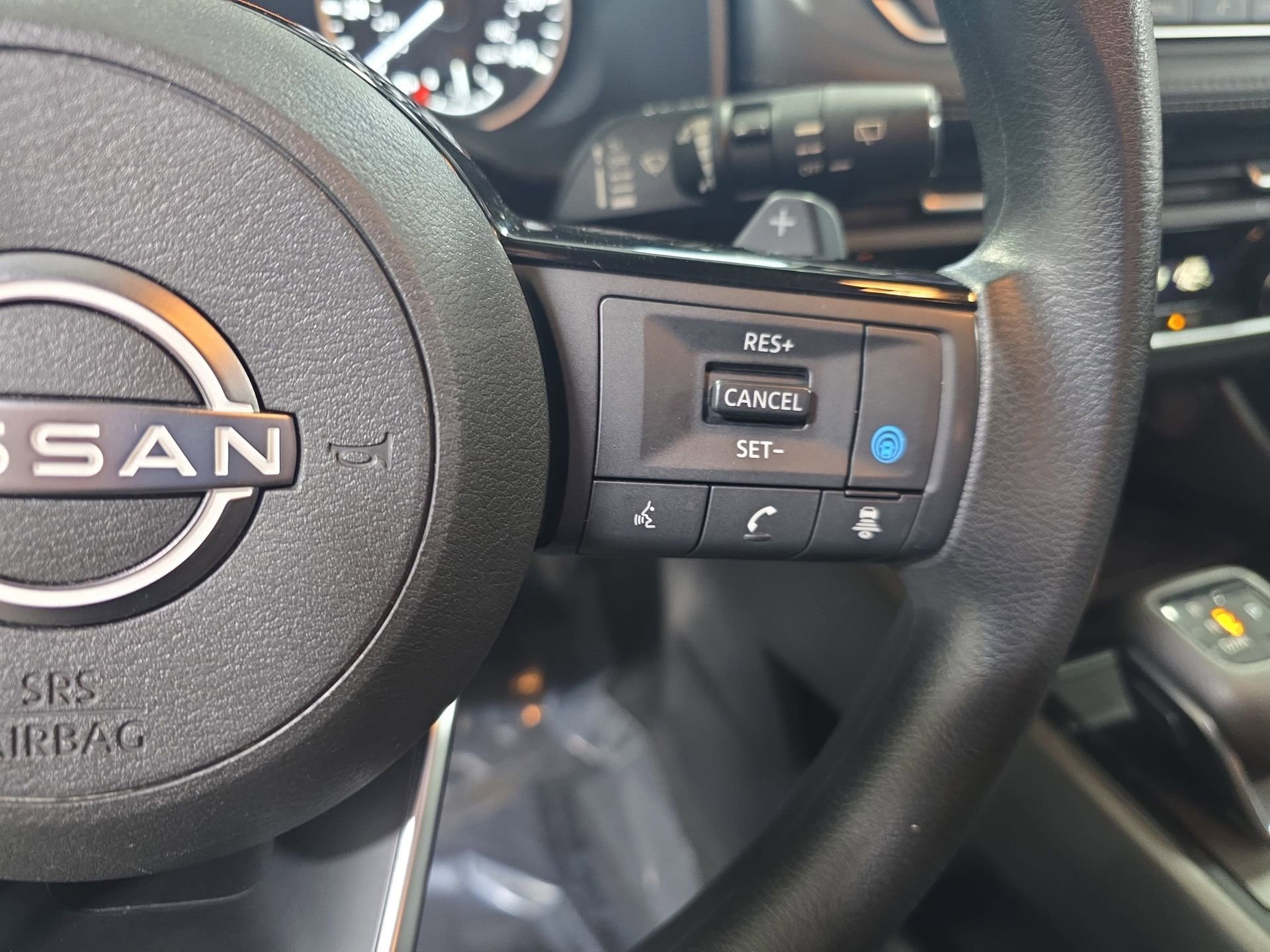 Used 2023 Nissan Rogue SV FWD image 17
