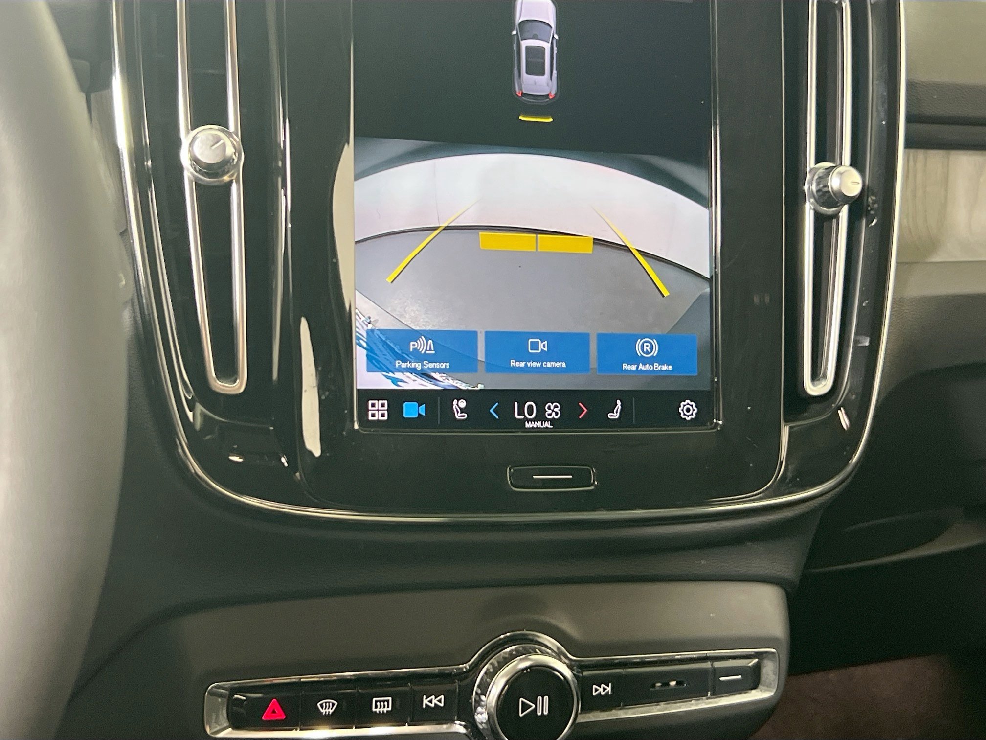 Used 2023 Volvo XC40 B5 Core w/ Convenience Package image 13