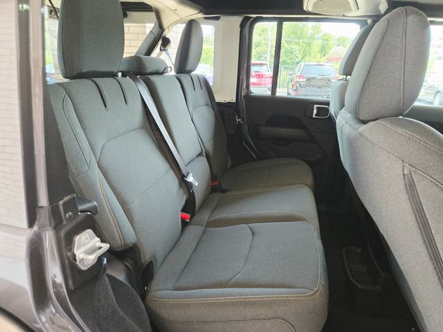 Used 2025 Jeep Wrangler Unlimited Sahara w/ Safety Group AWD/4WD image 23