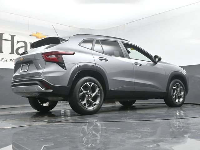 Used 2025 Chevrolet Trax LT FWD image 37