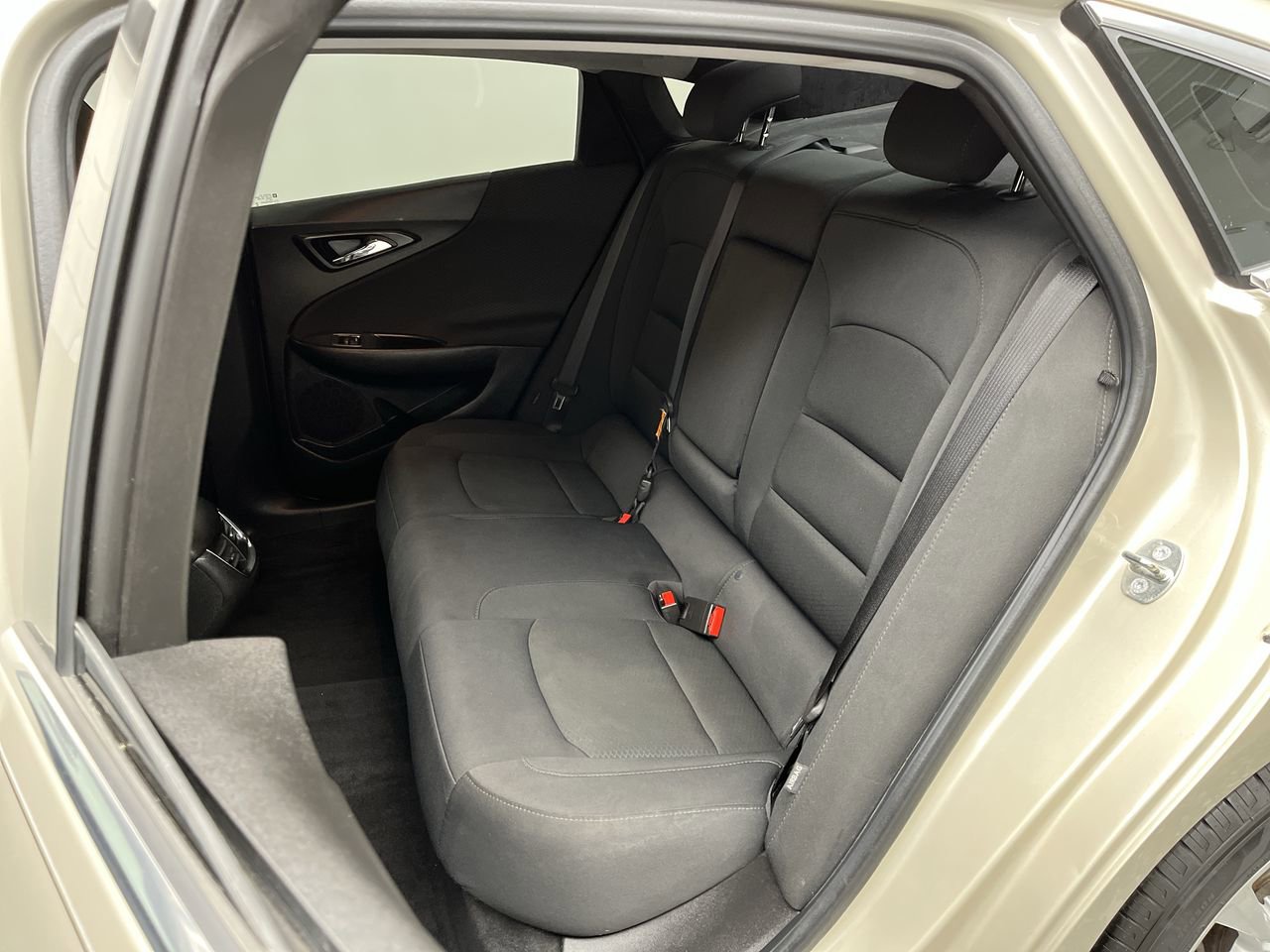 Used 2016 Chevrolet Malibu LT FWD image 10
