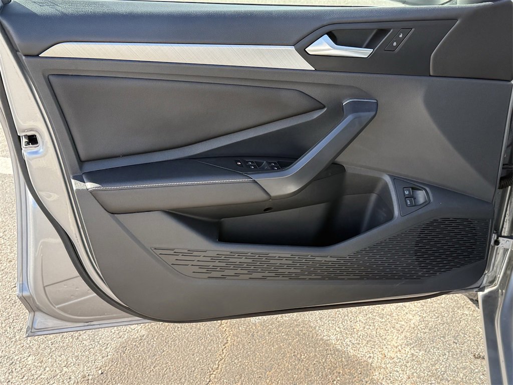 Used 2024 Volkswagen Jetta SE image 10