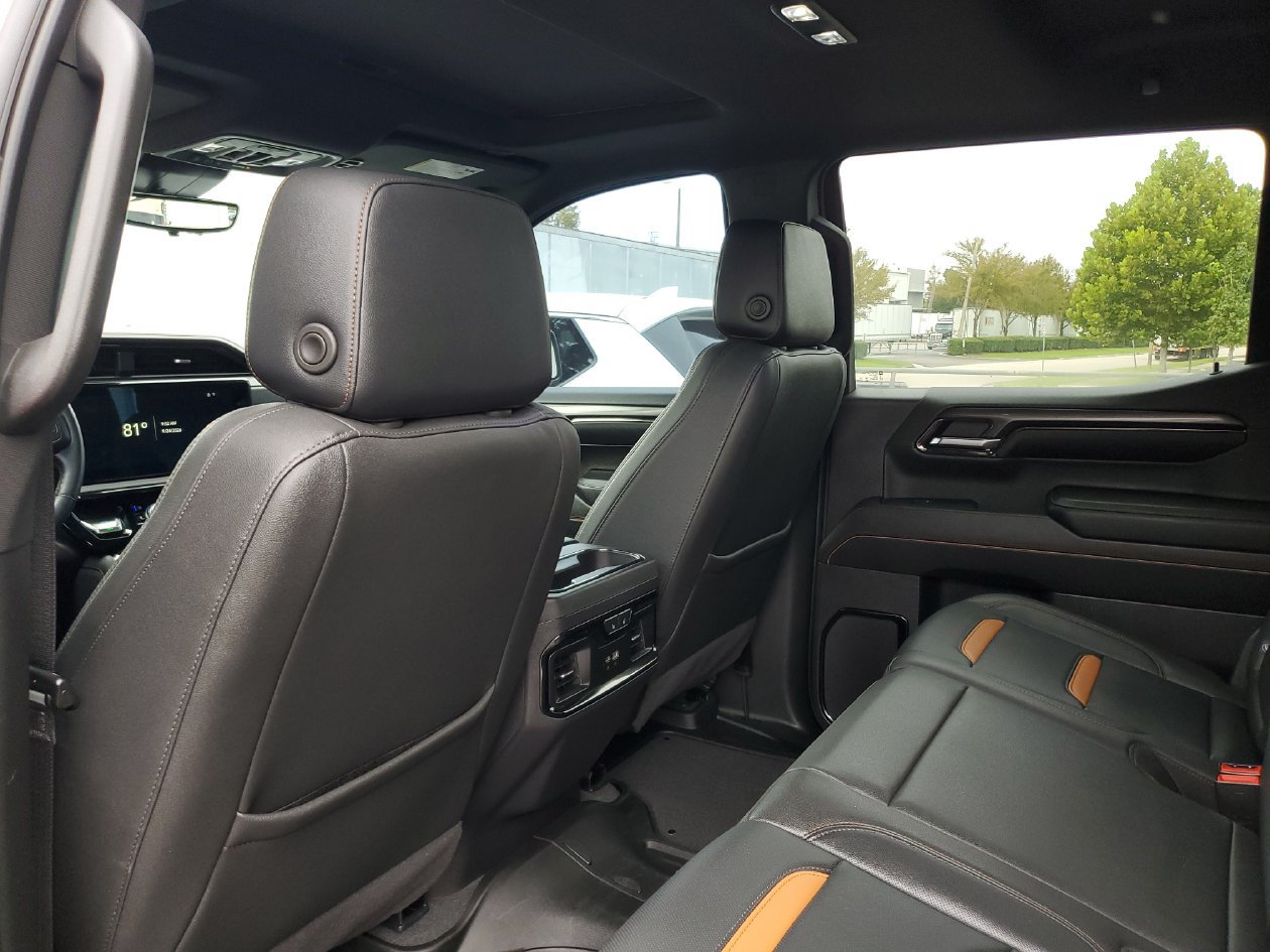 Used 2024 GMC Sierra 1500 AT4 w/ Technology Package AWD/4WD image 10