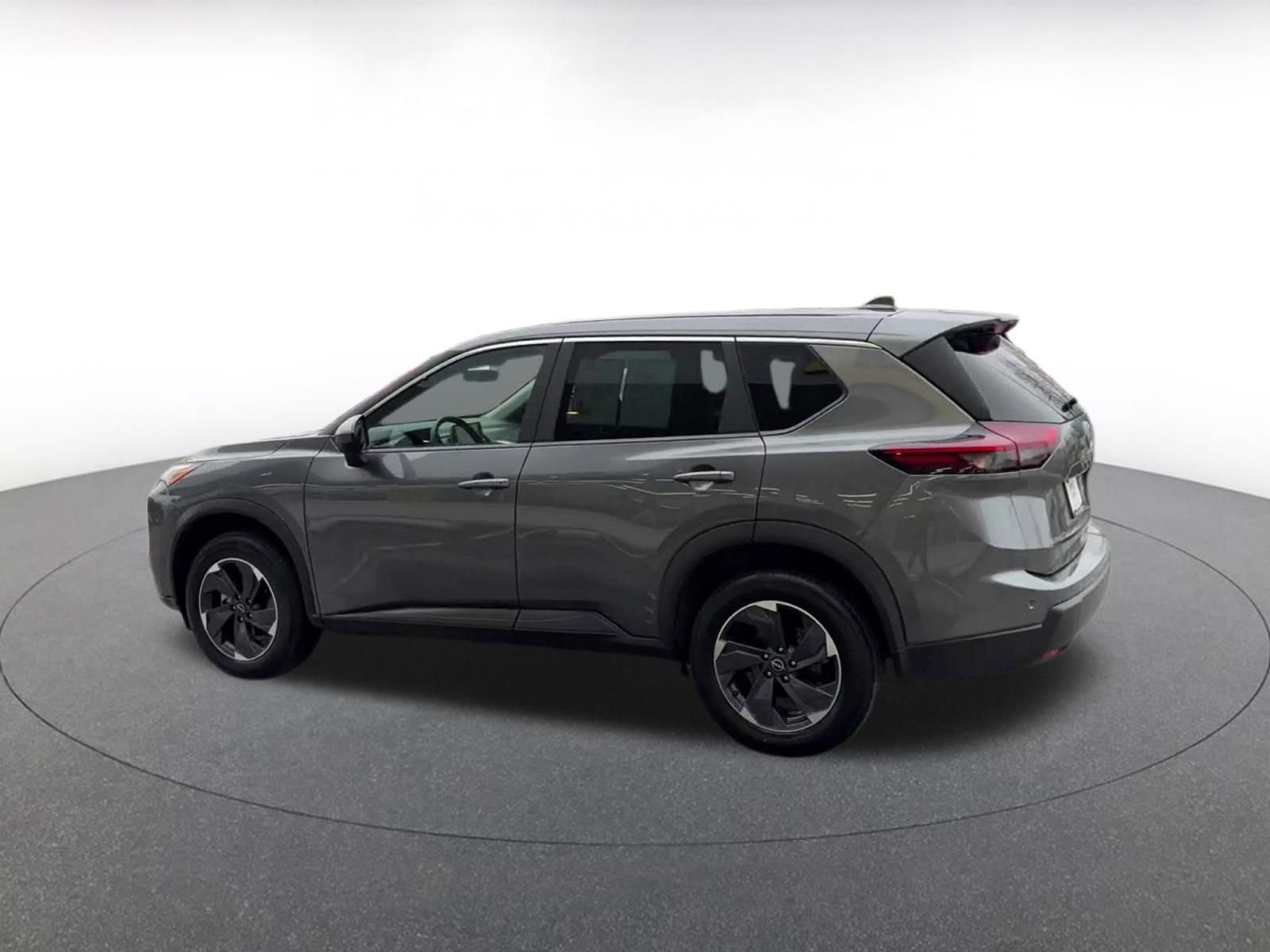 Used 2025 Nissan Rogue SV image 10