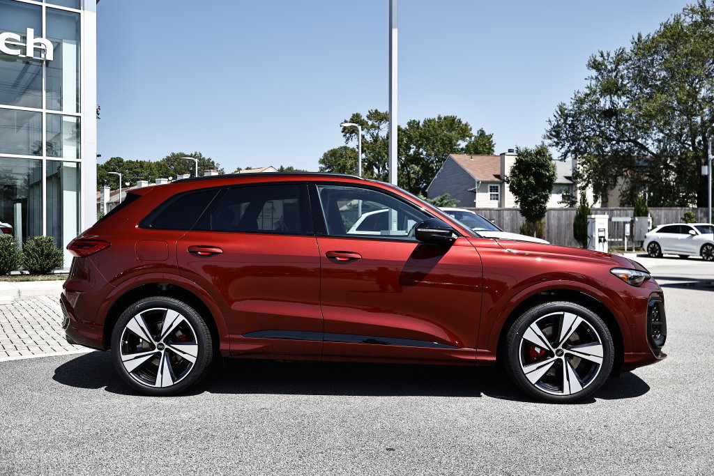 New 2026 Audi SQ5 Premium Plus AWD/4WD image 4
